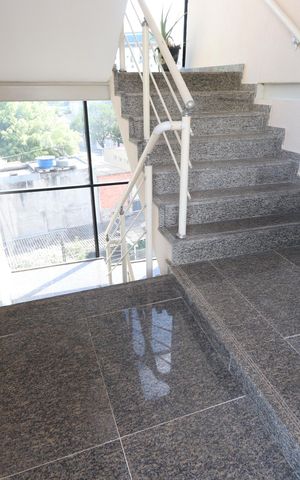 Apartamento à venda com 45m², 2 quartos e sem vagaEscada de acesso