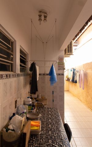 Casa à venda com 230m², 5 quartos e 3 vagas Casa à venda com 230m², 5 quartos e 3 vagasÁrea de Serviço