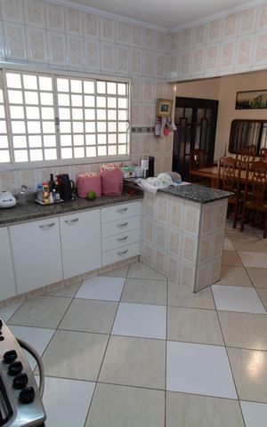 Casa à venda com 230m², 5 quartos e 3 vagas Casa à venda com 230m², 5 quartos e 3 vagasCozinha