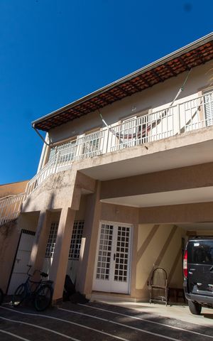 Casa à venda com 230m², 5 quartos e 3 vagas Casa à venda com 230m², 5 quartos e 3 vagasGaragem