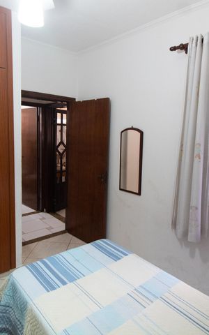 Casa à venda com 230m², 5 quartos e 3 vagas Casa à venda com 230m², 5 quartos e 3 vagasQuarto