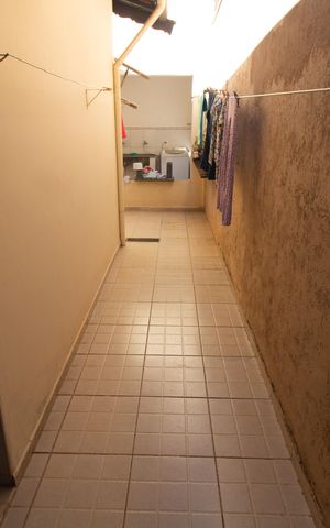 Casa à venda com 230m², 5 quartos e 3 vagas Casa à venda com 230m², 5 quartos e 3 vagasÁrea de Serviço