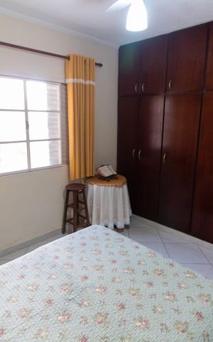 Casa à venda com 230m², 5 quartos e 3 vagas Casa à venda com 230m², 5 quartos e 3 vagasQuarto 3