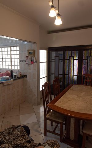 Casa à venda com 230m², 5 quartos e 3 vagas Casa à venda com 230m², 5 quartos e 3 vagasCopa