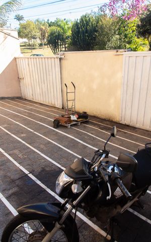 Casa à venda com 230m², 5 quartos e 3 vagas Casa à venda com 230m², 5 quartos e 3 vagasGaragem