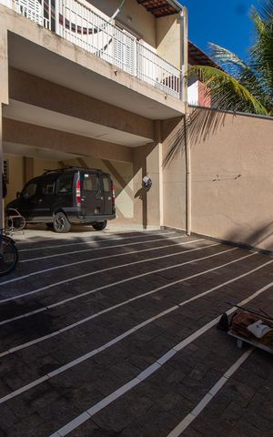Casa à venda com 230m², 5 quartos e 3 vagas Casa à venda com 230m², 5 quartos e 3 vagasGaragem
