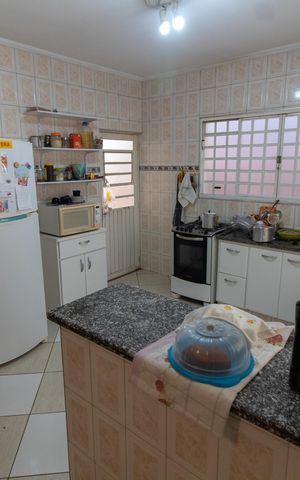 Casa à venda com 230m², 5 quartos e 3 vagas Casa à venda com 230m², 5 quartos e 3 vagasCozinha