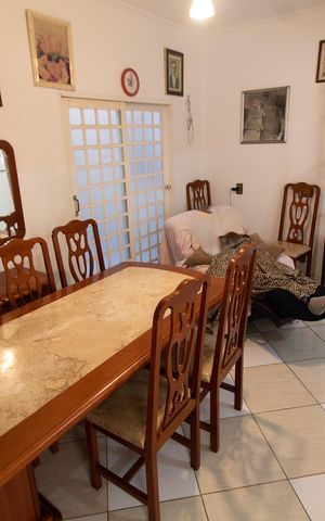 Casa à venda com 230m², 5 quartos e 3 vagas Casa à venda com 230m², 5 quartos e 3 vagasCopa