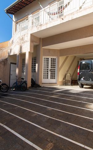 Casa à venda com 230m², 5 quartos e 3 vagas Casa à venda com 230m², 5 quartos e 3 vagasGaragem