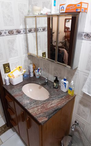 Casa à venda com 230m², 5 quartos e 3 vagas Casa à venda com 230m², 5 quartos e 3 vagasBanheiro