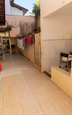 Casa à venda com 230m², 5 quartos e 3 vagas Casa à venda com 230m², 5 quartos e 3 vagasÁrea comum