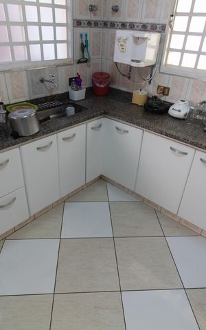 Casa à venda com 230m², 5 quartos e 3 vagas Casa à venda com 230m², 5 quartos e 3 vagasCozinha