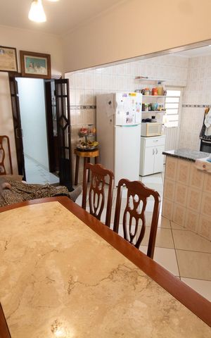 Casa à venda com 230m², 5 quartos e 3 vagas Casa à venda com 230m², 5 quartos e 3 vagasCopa
