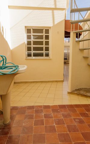 Casa à venda com 275m², 3 quartos e 3 vagas Casa à venda com 275m², 3 quartos e 3 vagasÁrea de Serviço