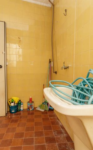 Casa à venda com 275m², 3 quartos e 3 vagas Casa à venda com 275m², 3 quartos e 3 vagasÁrea de Serviço