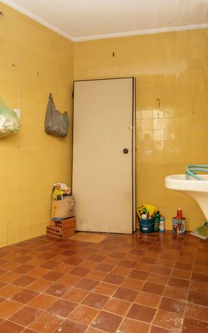 Casa à venda com 275m², 3 quartos e 3 vagas Casa à venda com 275m², 3 quartos e 3 vagasÁrea de Serviço
