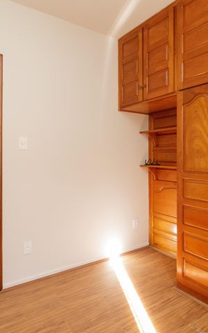 Casa à venda com 275m², 3 quartos e 3 vagas Casa à venda com 275m², 3 quartos e 3 vagasQuarto 2