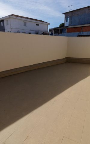 Casa à venda com 275m², 3 quartos e 3 vagas Casa à venda com 275m², 3 quartos e 3 vagasTerraço