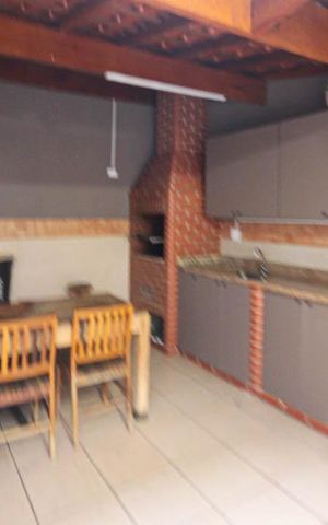 Casa à venda com 200m², 3 quartos e 2 vagas Casa à venda com 200m², 3 quartos e 2 vagasEspaço Gourmet
