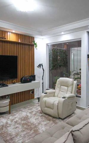 Casa à venda com 200m², 3 quartos e 2 vagas Casa à venda com 200m², 3 quartos e 2 vagasSala