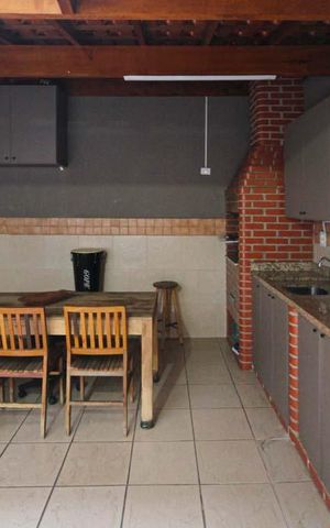 Casa à venda com 200m², 3 quartos e 2 vagas Casa à venda com 200m², 3 quartos e 2 vagasEspaço Gourmet