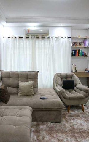 Casa à venda com 200m², 3 quartos e 2 vagas Casa à venda com 200m², 3 quartos e 2 vagasSala