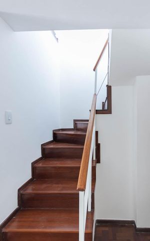 Apartamento à venda com 200m², 3 quartos e 3 vagasEscada