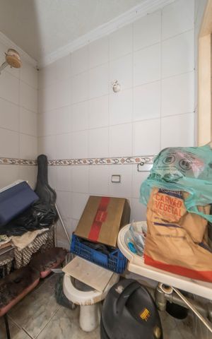 Casa à venda com 134m², 3 quartos e 1 vagaÁrea de Serviço - Banheiro