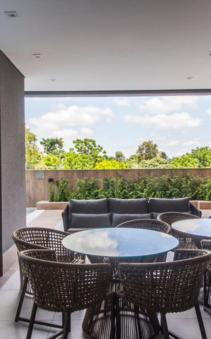 Apartamento à venda com 87m², 3 quartos e 2 vagas Apartamento à venda com 87m², 3 quartos e 2 vagasPiscina
