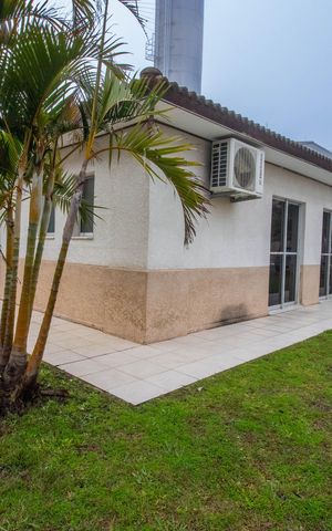 Apartamento à venda com 48m², 2 quartos e 1 vaga Apartamento à venda com 48m², 2 quartos e 1 vagaÁrea comum - Salão de festas
