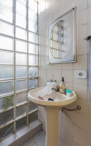 Casa à venda com 136m², 4 quartos e 1 vagaBanheiro 1