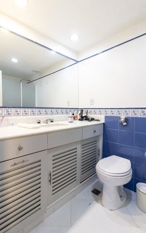 Apartamento à venda com 178m², 4 quartos e 1 vaga Apartamento à venda com 178m², 4 quartos e 1 vagaBanheiro social