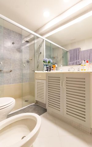 Apartamento à venda com 178m², 4 quartos e 1 vaga Apartamento à venda com 178m², 4 quartos e 1 vagaBanheiro da suíte