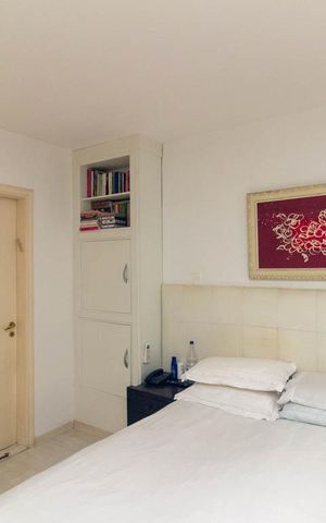 Apartamento à venda com 250m², 3 quartos e 2 vagas Apartamento à venda com 250m², 3 quartos e 2 vagasSuíte