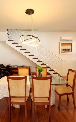 Casa à venda com 285m², 4 quartos e 4 vagas Casa à venda com 285m², 4 quartos e 4 vagasSala