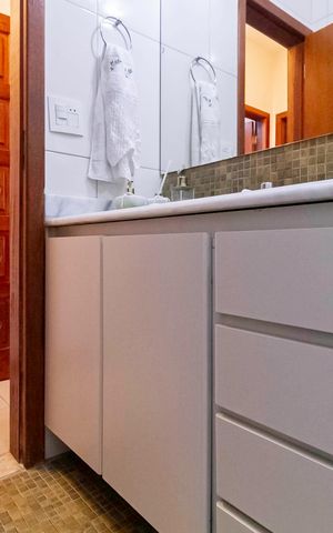 Casa à venda com 208m², 4 quartos e 2 vagas Casa à venda com 208m², 4 quartos e 2 vagasBanheiro social