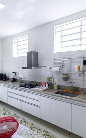 Casa à venda com 208m², 4 quartos e 2 vagas Casa à venda com 208m², 4 quartos e 2 vagasCozinha