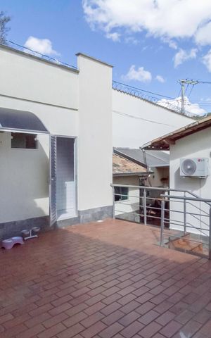 Casa à venda com 208m², 4 quartos e 2 vagas Casa à venda com 208m², 4 quartos e 2 vagasQuintal
