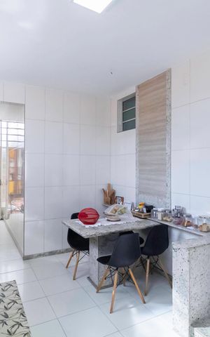 Casa à venda com 208m², 4 quartos e 2 vagas Casa à venda com 208m², 4 quartos e 2 vagasCozinha