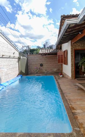Casa à venda com 208m², 4 quartos e 2 vagas Casa à venda com 208m², 4 quartos e 2 vagasPiscina