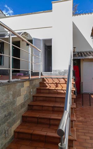 Casa à venda com 208m², 4 quartos e 2 vagas Casa à venda com 208m², 4 quartos e 2 vagasQuintal