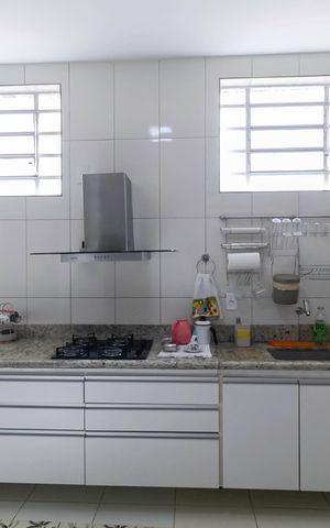 Casa à venda com 208m², 4 quartos e 2 vagas Casa à venda com 208m², 4 quartos e 2 vagasCozinha
