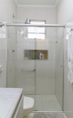 Casa à venda com 208m², 4 quartos e 2 vagas Casa à venda com 208m², 4 quartos e 2 vagasBanheiro social