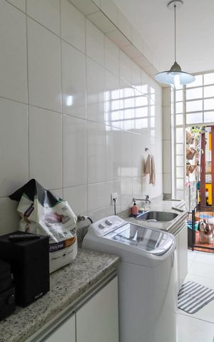 Casa à venda com 208m², 4 quartos e 2 vagas Casa à venda com 208m², 4 quartos e 2 vagasÁrea de serviço