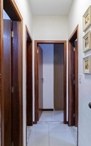 Casa à venda com 208m², 4 quartos e 2 vagas Casa à venda com 208m², 4 quartos e 2 vagasCorredor