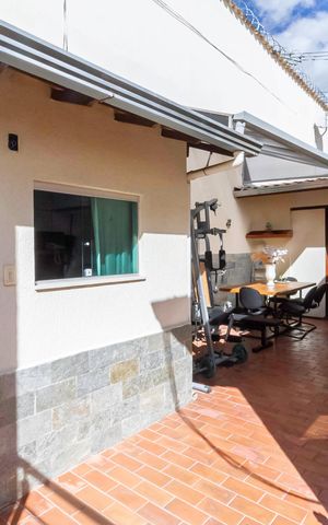 Casa à venda com 208m², 4 quartos e 2 vagas Casa à venda com 208m², 4 quartos e 2 vagasQuintal