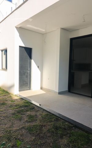 Casa de condomínio à venda com 216m², 3 quartos e 4 vagasQuintal