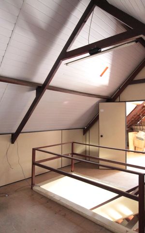 Casa para alugar com 103m², 2 quartos e 2 vagasSótão