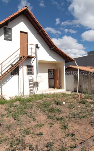 Casa para alugar com 103m², 2 quartos e 2 vagasQuintal