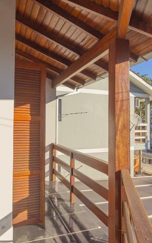 Casa à venda com 220m², 3 quartos e 5 vagas Casa à venda com 220m², 3 quartos e 5 vagasVaranda da Suíte
